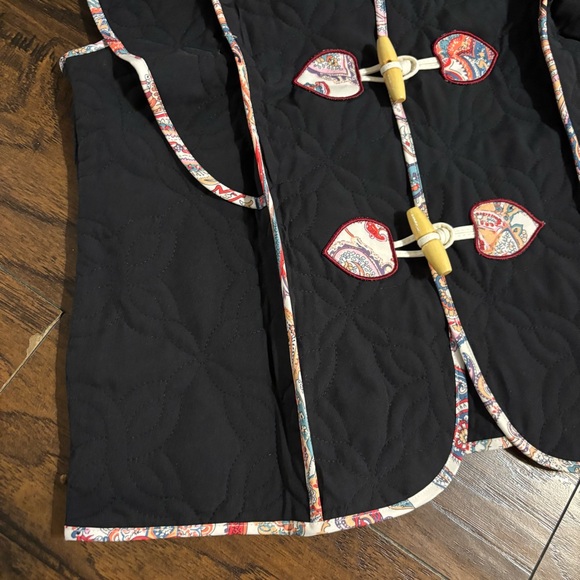 Chic Black Vest with Colorful Trim - Picture 3 of 9